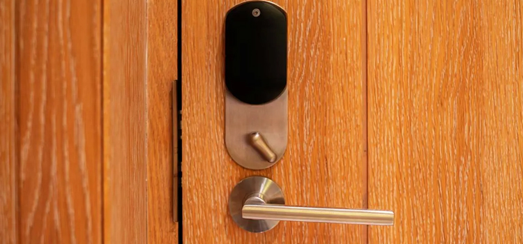 Automatic Locking Door Knob Pinole